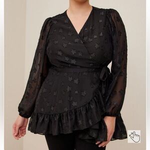 Torrid NWT Lurex Star Surplice Ruffle Hem Top Silver Size 2 / 2X